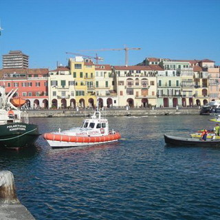 Imperia: Rifondazione Comunista lancia le idee per lo sviluppo del porto di Oneglia: "Traghetti turistici e 'Ro Ro' e agevolazione della ristorazione a bordo"