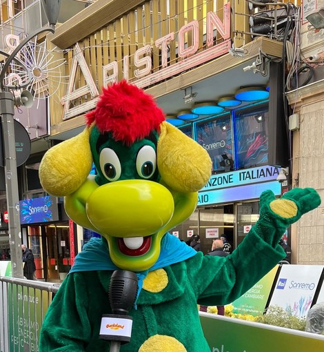 Prezzemolo, mascotte di Gardaland, torna a Sanremo accompagnato dalla sua orchestra itinerante