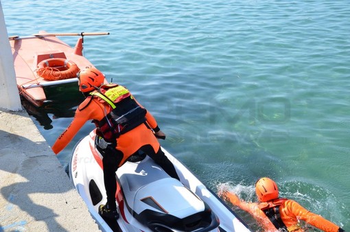 Sanremo: anche quest'anno il presidio dei Vigili del Fuoco con le moto d'acqua nei giorni di maggior afflusso turistico (Foto) Sanremo: anche quest'anno il presidio dei Vigili del Fuoco con le moto d'acqua nei giorni di maggior afflusso turistico (Foto)