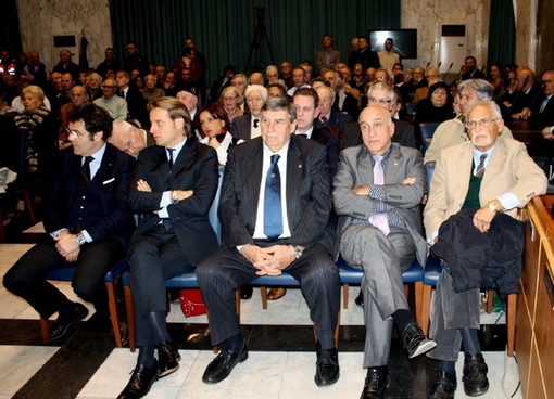 Imperia: conferiti dal Sindaco i premi ai presidenti 'trentennali' delle associazioni Imperia: conferiti dal Sindaco i premi ai presidenti 'trentennali' delle associazioni