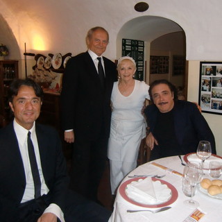 Sanremo: dopo il 'Premio Tv' di domenica sera tutti 'Da Vittorio', ecco le foto dei personaggi Sanremo: dopo il 'Premio Tv' di domenica sera tutti 'Da Vittorio', ecco le foto dei personaggi