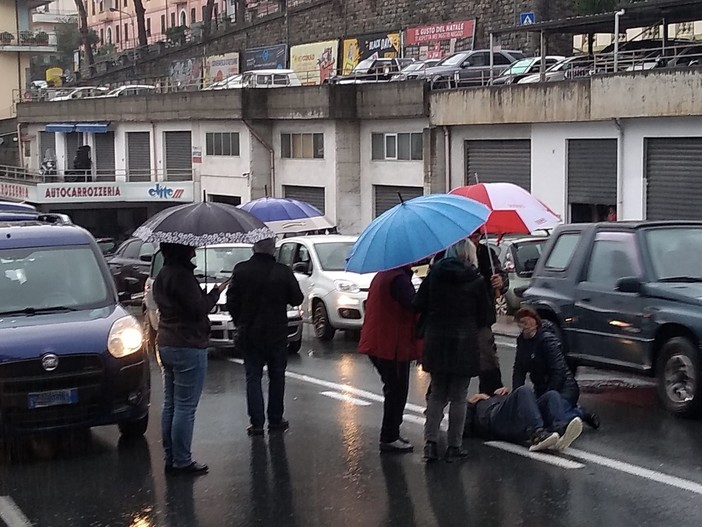 Sanremo: pedone investito da un'auto in via San Francesco, uomo finisce in ospedale Sanremo: pedone investito da un'auto in via San Francesco, uomo finisce in ospedale