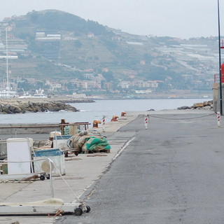Sanremo: lieve incidente sul lavoro oggi pomeriggio sul molo del porto vecchio