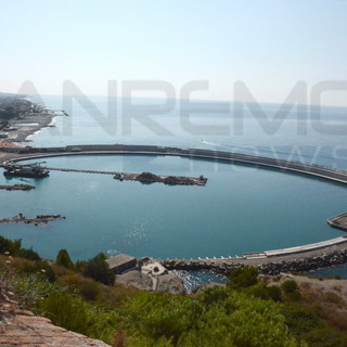 Ventimiglia: una 'frenata' dal Consiglio Nazionale di Porto sul porto degli scoglietti 'Cala del Forte' Ventimiglia: una 'frenata' dal Consiglio Nazionale di Porto sul porto degli scoglietti 'Cala del Forte'