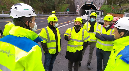 Caos autostrade, la Lega entra nei cantieri infiniti: "I liguri hanno bisogno di risposte concrete" Caos autostrade, la Lega entra nei cantieri infiniti: "I liguri hanno bisogno di risposte concrete"