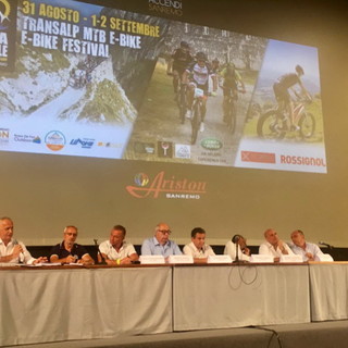 Le immagini della presentazione al Teatro Ariston