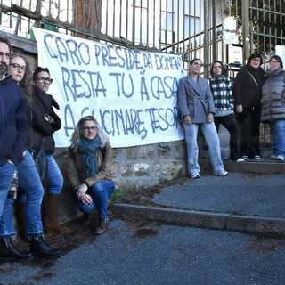 &quot;Dimissioni, dimissioni&quot;: si alza anche da Sanremo la protesta contro le frasi sessiste di Auricchia (Foto e Video)
