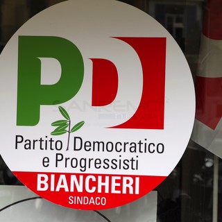 Il point del Pd in piazza Eroi Il point del Pd in piazza Eroi