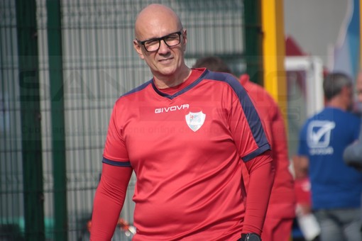 Calcio. Sanremese, gli Irriducibili salutano Mister Fossati: "Un grazie sincero a un uomo e a un professionista vero"