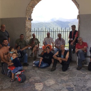 Ad Andagna oggi volontari al lavoro per la pulizia delle strade che portano al borgo