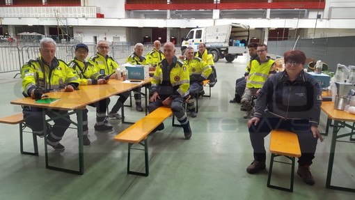 Sanremo: allestita l'accoglienza per gli sfollati matuziani ma al Mercato dei Fiori non c'è nessuno (Foto)