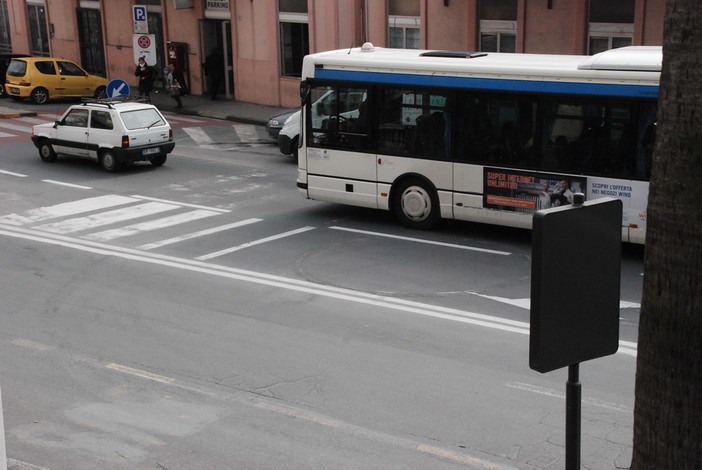Sanremo: rimossa oggi la rotonda di piazza Cesare Battisti, si torna all'antico Sanremo: rimossa oggi la rotonda di piazza Cesare Battisti, si torna all'antico