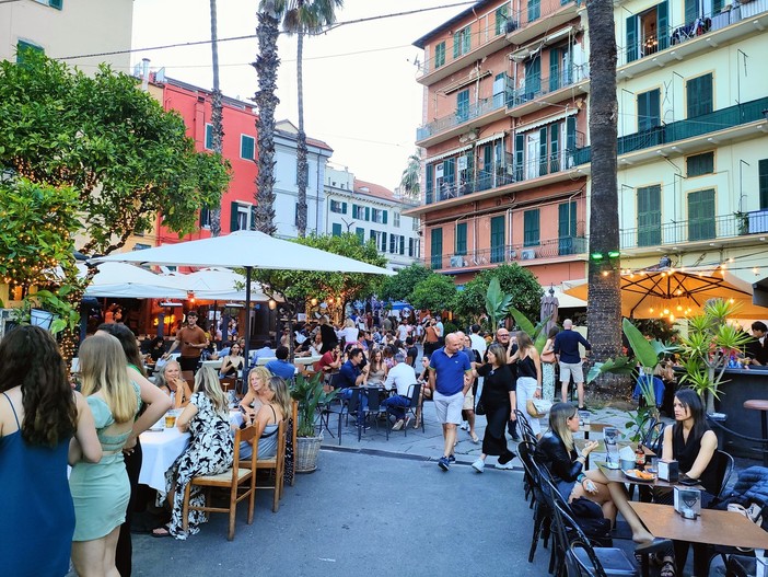 L’Italia fuori dagli Europei di calcio, la reazione di Piazza Bresca “Difficile commentare la squadra” (Video)