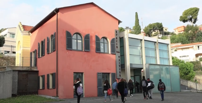 Imperia: con i ragazzi del Polo Tecnologico Imperiese il progetto 'Lanterna Rossa' allo Stregatto Imperia: con i ragazzi del Polo Tecnologico Imperiese il progetto 'Lanterna Rossa' allo Stregatto