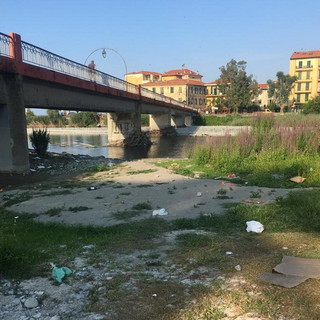 Ventimiglia: pulizia del Roya questa mattina con la Docks Lanterna e con l'associazione Alpini (Foto)