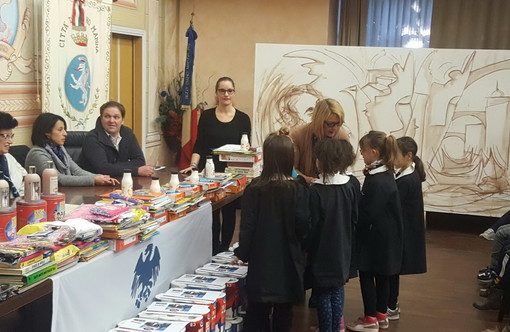 A Diano Marina la premiazione delle scuole partecipanti al concorso ‘Vota l'albero di Natale’ A Diano Marina la premiazione delle scuole partecipanti al concorso ‘Vota l'albero di Natale’