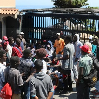 Ventimiglia: seconda rissa in due notti nel parcheggio di fronte a Sant'Antonio, Polizia e CC sedano gli animi