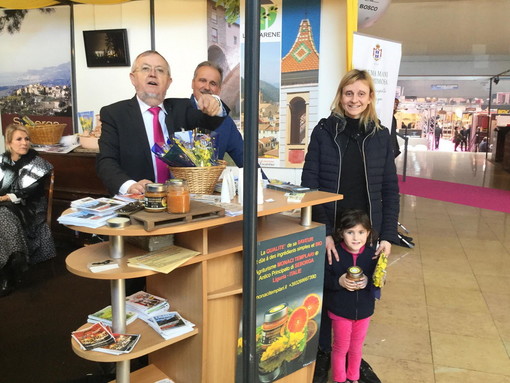 Azienda 'bio' di Seborga presentata alla Fiera di Nizza la sua confettura di arance e mimosa