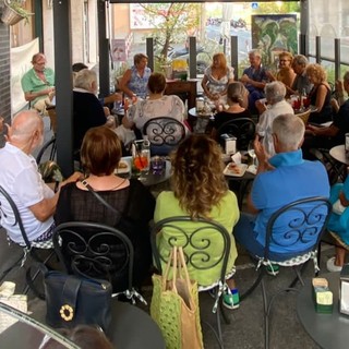 Vallecrosia: successo di pubblico per la presentazione del libro “La regina la filantropa e l'imperatrice” di Lilia De Apollonia