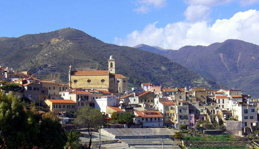 Sanremo: via Grossi Bianchi a Poggio, dopo le segnalazioni arrivano i ringraziamenti "Grazie al Comune e al geometra Le Rose" Sanremo: via Grossi Bianchi a Poggio, dopo le segnalazioni arrivano i ringraziamenti "Grazie al Comune e al geometra Le Rose"