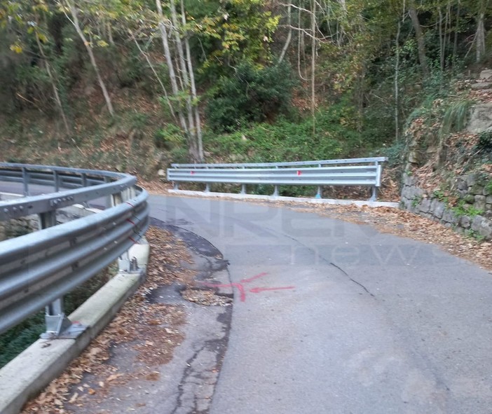 Sanremo: buca pericolosa in strada Sen. Marsaglia all'altezza della Madonnina, serve un intervento (Foto)