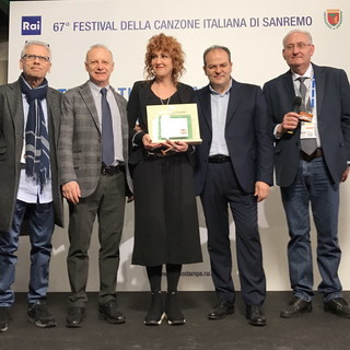 Sanremo: consegnati i premi Afi alla Mannoia, Guasti e Pini, questa sera con il premio cover l’arte di Affidato torna sul palco dell’Ariston