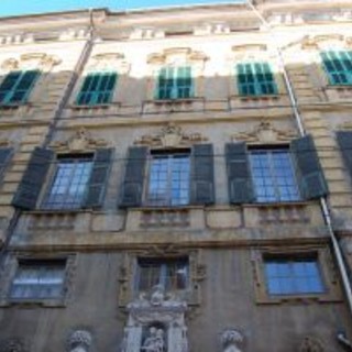 Palazzo Borea d’Olmo, piano nobile in vendita. Un lettore: "Sarebbe meglio pensare al degrado cittadino" Palazzo Borea d’Olmo, piano nobile in vendita. Un lettore: "Sarebbe meglio pensare al degrado cittadino"