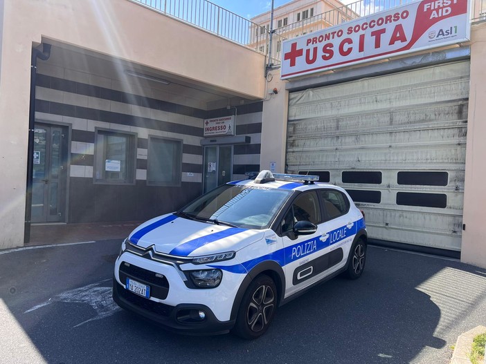 Sanremo: bimba in arresto respiratorio, due agenti della Municipale la salvano scortandola in ospedale Sanremo: bimba in arresto respiratorio, due agenti della Municipale la salvano scortandola in ospedale