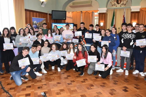 Sanremo: in Comune le premiazioni per il progetto di educazione stradale 'Guido bene, guido sicuro' (Foto e Video) Sanremo: in Comune le premiazioni per il progetto di educazione stradale 'Guido bene, guido sicuro' (Foto e Video)