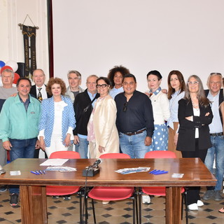 Sanremo: Erica Martini ha presentato oggi il programma e la sua lista "Noi fuori dal coro e diversi da loro" (Foto e Video)