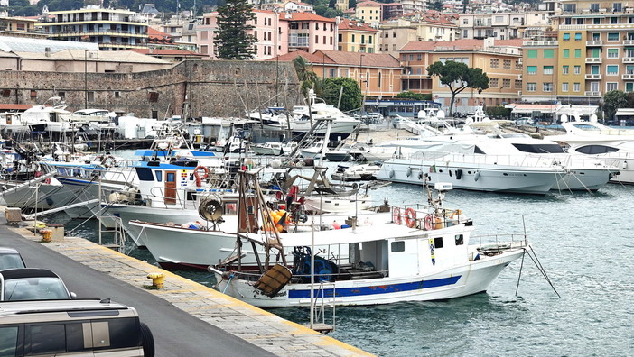 Pesca, nuove stangate dal 29 maggio: multe, sospensioni e controlli più severi anche in provincia di Imperia Pesca, nuove stangate dal 29 maggio: multe, sospensioni e controlli più severi anche in provincia di Imperia