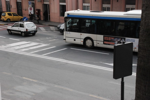 Sanremo: rimossa oggi la rotonda di piazza Cesare Battisti, si torna all'antico Sanremo: rimossa oggi la rotonda di piazza Cesare Battisti, si torna all'antico