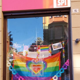 Sanremo: in occasione del 'Pride' di sabato prossimo la 'Piazzetta dei Diritti' della Cgil si colora di arcobaleno Sanremo: in occasione del 'Pride' di sabato prossimo la 'Piazzetta dei Diritti' della Cgil si colora di arcobaleno