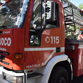 Ventimiglia, tubo del gas tranciato durante lavori in via Sottoconvento: intervento di Vigili del Fuoco e tecnici Italgas