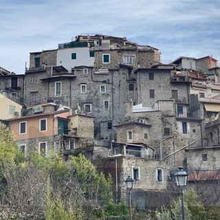 Visita al laboratorio sociale 'Cera d’Ape Nera' di Airole con il MAR di Ventimiglia Visita al laboratorio sociale 'Cera d’Ape Nera' di Airole con il MAR di Ventimiglia