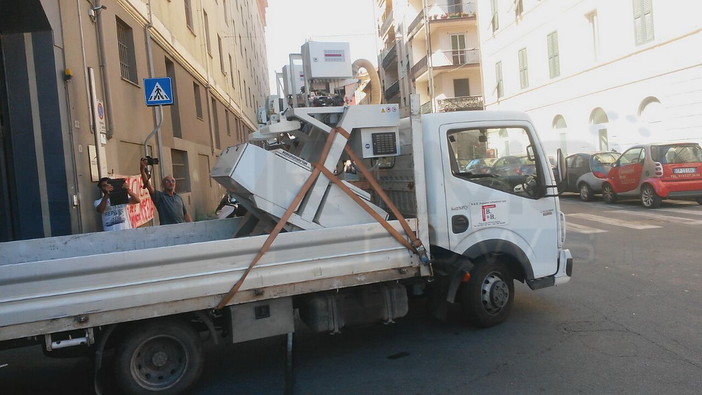 Imperia: le foto della partenza dei pezzi del Molino dallo stabilimento Agnesi di via Schiva