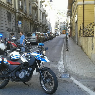 Sanremo: guasto ad un pullman in via Zefiro Massa, strada bloccata per consentire l'intervento