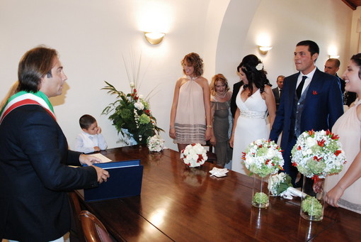 Sanremo: celebrato questa mattina il primo matrimonio a Villa Luca in frazione Coldirodi Sanremo: celebrato questa mattina il primo matrimonio a Villa Luca in frazione Coldirodi