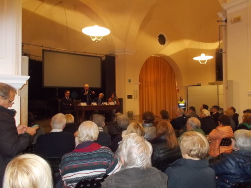 Presentato oggi pomeriggio all'ex Anglicana il libro ed il video 'Bordighera giardino d'Europa' di Raul Zaccari (Foto) Presentato oggi pomeriggio all'ex Anglicana il libro ed il video 'Bordighera giardino d'Europa' di Raul Zaccari (Foto)