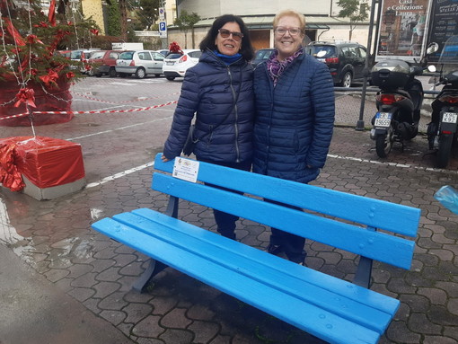 Ospedaletti: prevenzione del diabete, inaugurata sabato scorso in piazza Europa la 'Panchina blu' Ospedaletti: prevenzione del diabete, inaugurata sabato scorso in piazza Europa la 'Panchina blu'
