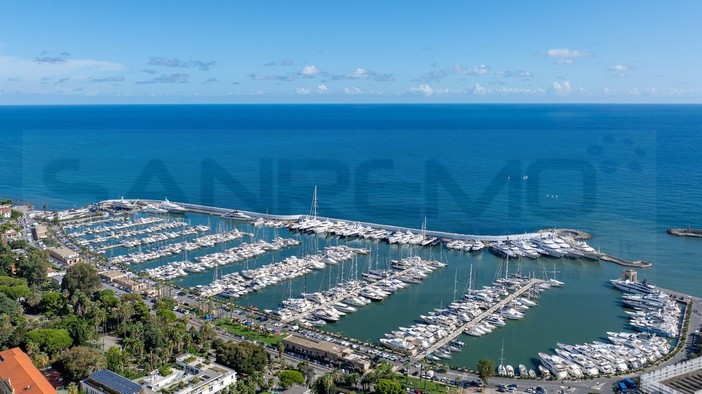 Turismo e mare, la Liguria punta sull'accoglienza: 35 Bandiere Blu e 18 approdi certificati Turismo e mare, la Liguria punta sull'accoglienza: 35 Bandiere Blu e 18 approdi certificati