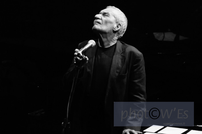 Sanremo: un positivo al Covid nello staff di Paolo Conte, concerto all'Ariston rinviato di una settimana Sanremo: un positivo al Covid nello staff di Paolo Conte, concerto all'Ariston rinviato di una settimana