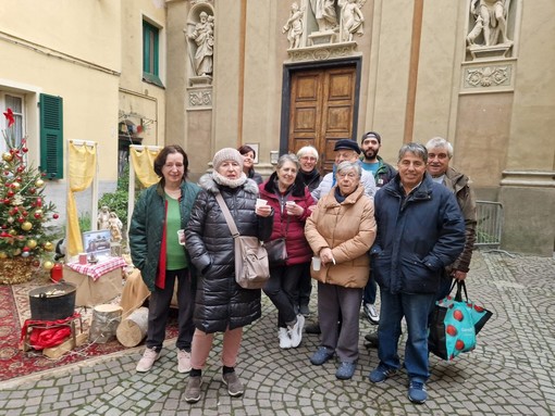 Ancora Natale, ancora brindisi: nel quartiere u ciazzà il primo ‘Premio di Natale’ in concorso a Badalucco Ancora Natale, ancora brindisi: nel quartiere u ciazzà il primo ‘Premio di Natale’ in concorso a Badalucco