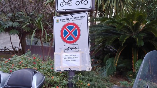 Sanremo: parcheggio alla stazione nonostante il divieto, il Comune "Serviva alle ambulanze ma nessuno lo ha rispettato"