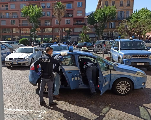 Si spaccia per dentista ma in realtà era dedito a truffe: ricercato dal 2017 arrestato a Ventimiglia dalla Polizia Si spaccia per dentista ma in realtà era dedito a truffe: ricercato dal 2017 arrestato a Ventimiglia dalla Polizia