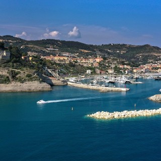 Ventimiglia: 70enne si ferisce durante un'escursione in barca, mobilitazione di soccorsi a Cala del Forte
