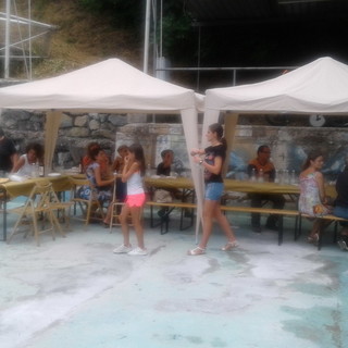 Castelvittorio: pranzo di ringraziamento dell'Amministrazione per la pulizia straordinaria del centro storico (Foto) Castelvittorio: pranzo di ringraziamento dell'Amministrazione per la pulizia straordinaria del centro storico (Foto)