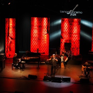 Domani a Sanremo si accende la canzone d’autore: al via il Premio Tenco 2025, da giovedì a sabato al Teatro Ariston