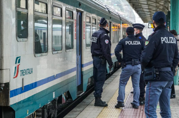 Ventimiglia: rubavano gli oggetti lasciati sui treni, indagati dalla Polfer tre addetti alle pulizie Ventimiglia: rubavano gli oggetti lasciati sui treni, indagati dalla Polfer tre addetti alle pulizie