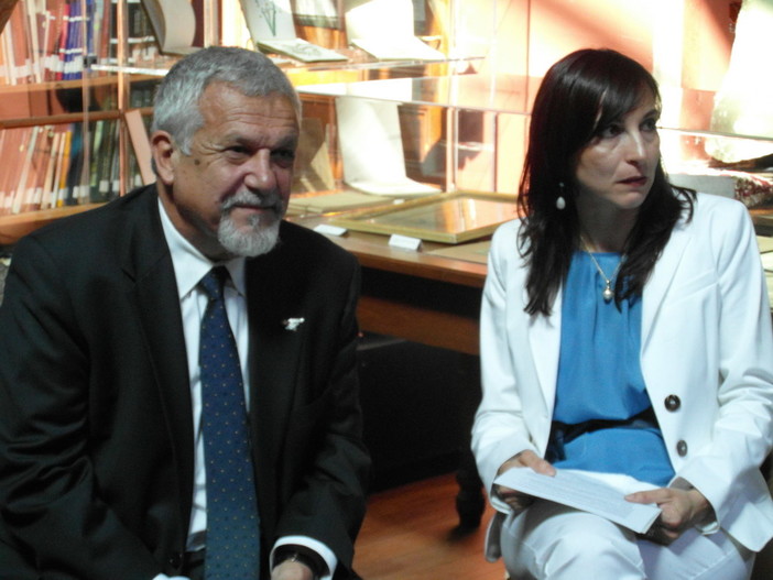 Bordighera: assegnato il “Parmurelu D’oru 2012” al Professor Paolo Giordano, preside dell’Università Central Florida Bordighera: assegnato il “Parmurelu D’oru 2012” al Professor Paolo Giordano, preside dell’Università Central Florida
